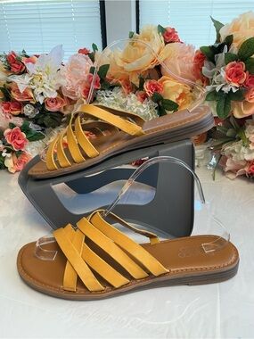 Franco Sarto Graceleigh Mustard Yellow Multi Strap Slide Sandals Size 10M